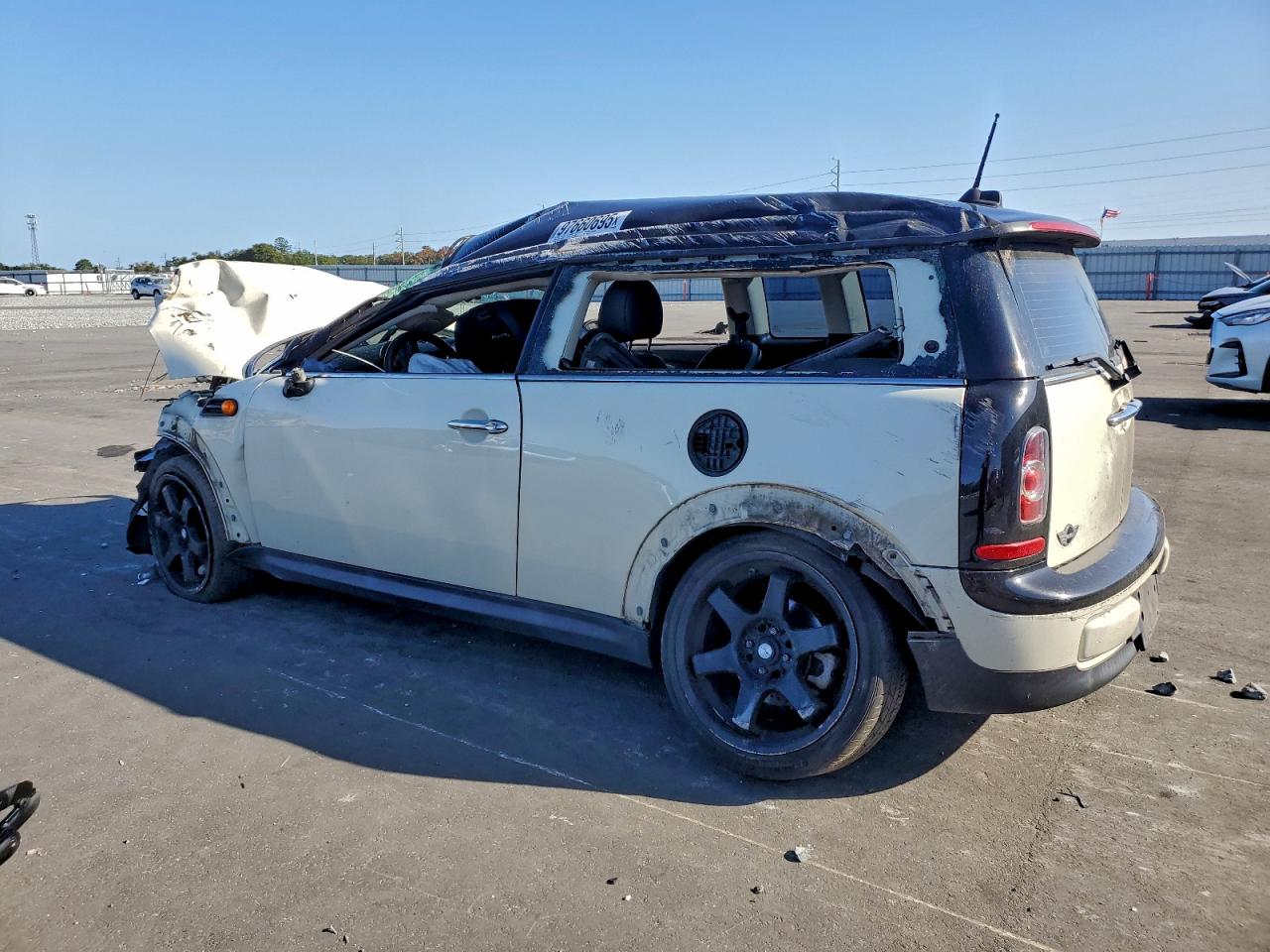 2014 MINI COOPER CLUBMAN photo 2