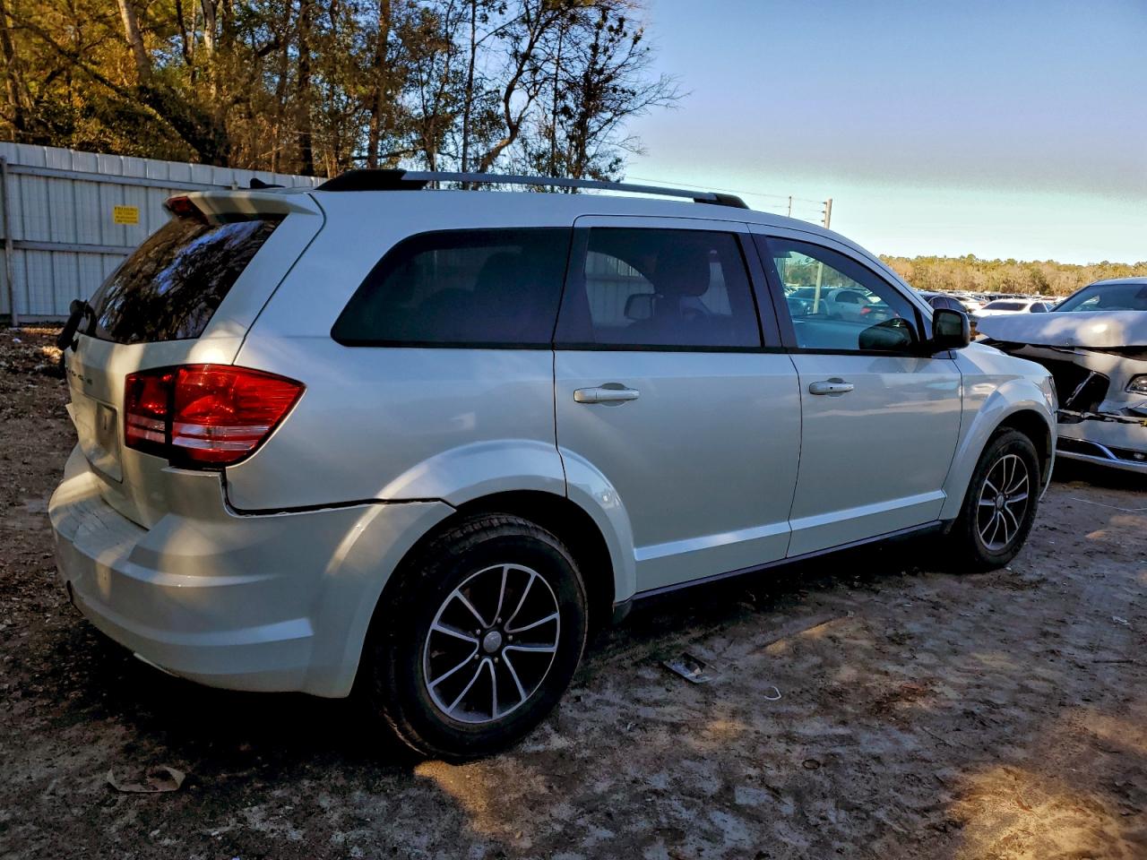 2017 DODGE JOURNEY SE photo 3