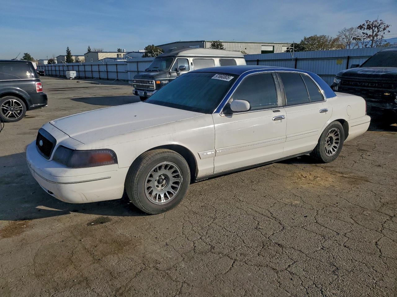 2001 FORD CROWN VICTORIA