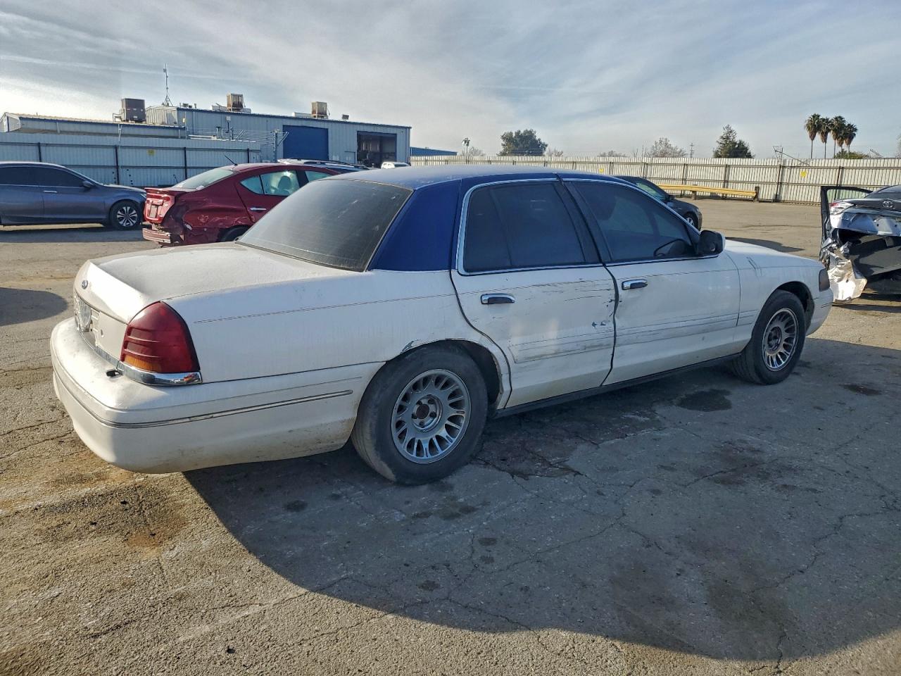 2001 FORD CROWN VICTORIA LX photo 3