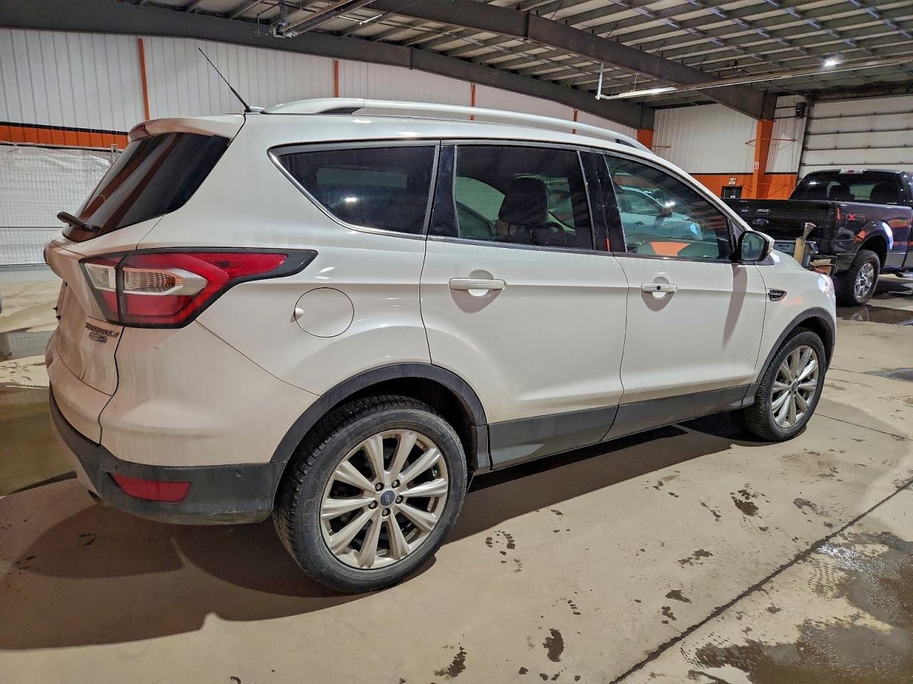 2017 FORD ESCAPE TITANIUM photo 3