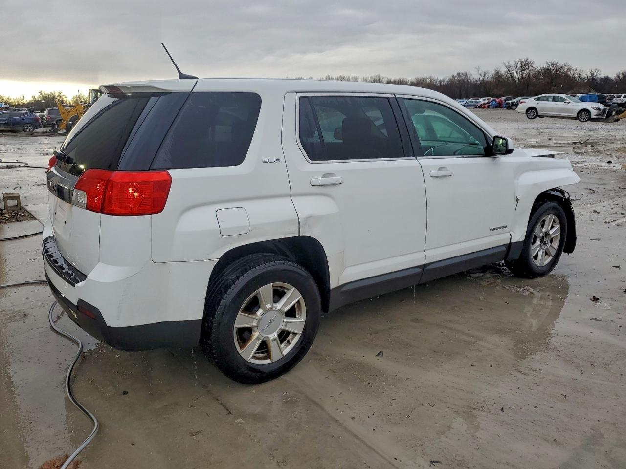 2013 GMC TERRAIN SLE photo 3