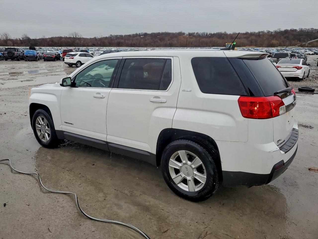 2013 GMC TERRAIN SLE photo 2