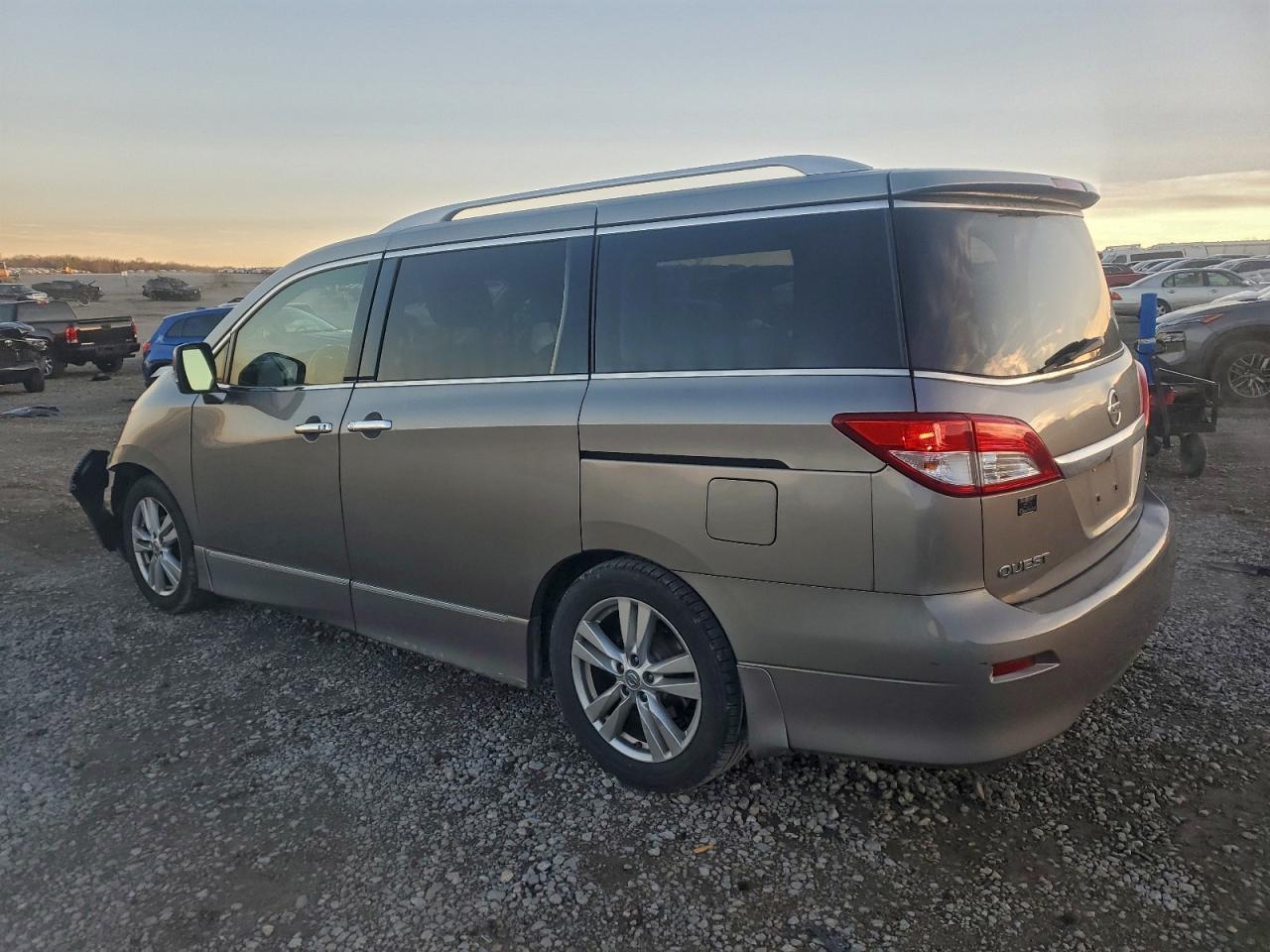 2012 NISSAN QUEST S photo 2