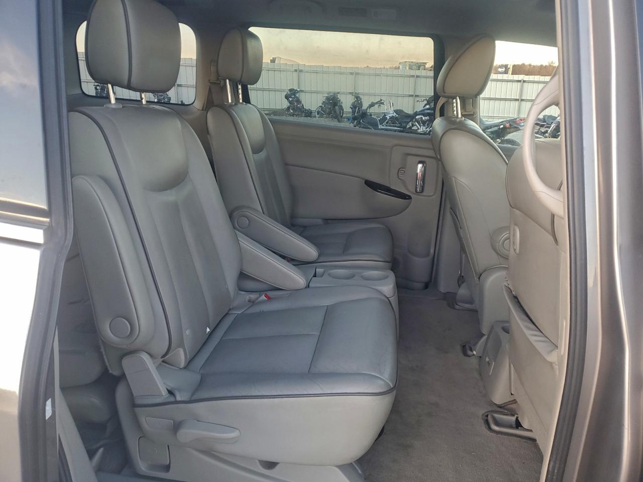 2012 NISSAN QUEST S photo 11