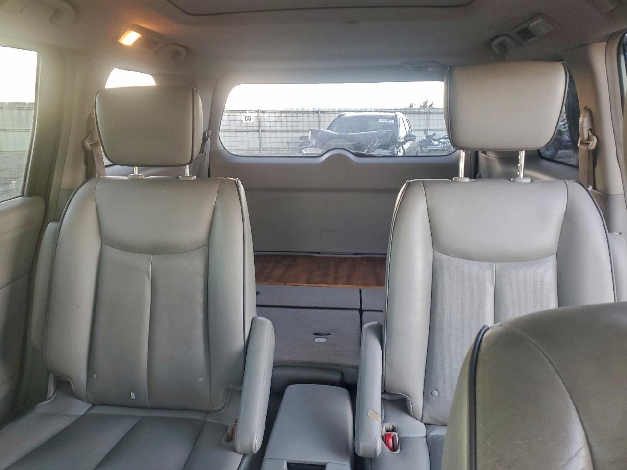 2012 NISSAN QUEST S photo 10