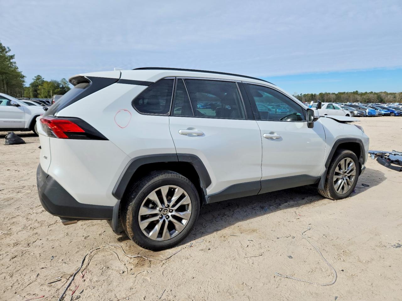 2024 TOYOTA RAV4 XLE PREMIUM photo 3