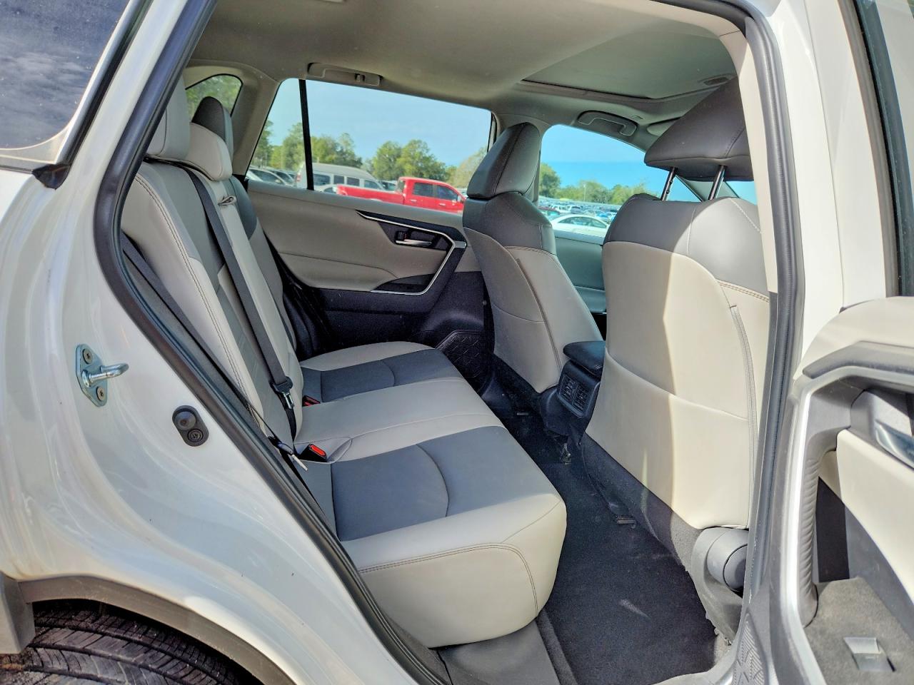 2024 TOYOTA RAV4 XLE PREMIUM photo 11