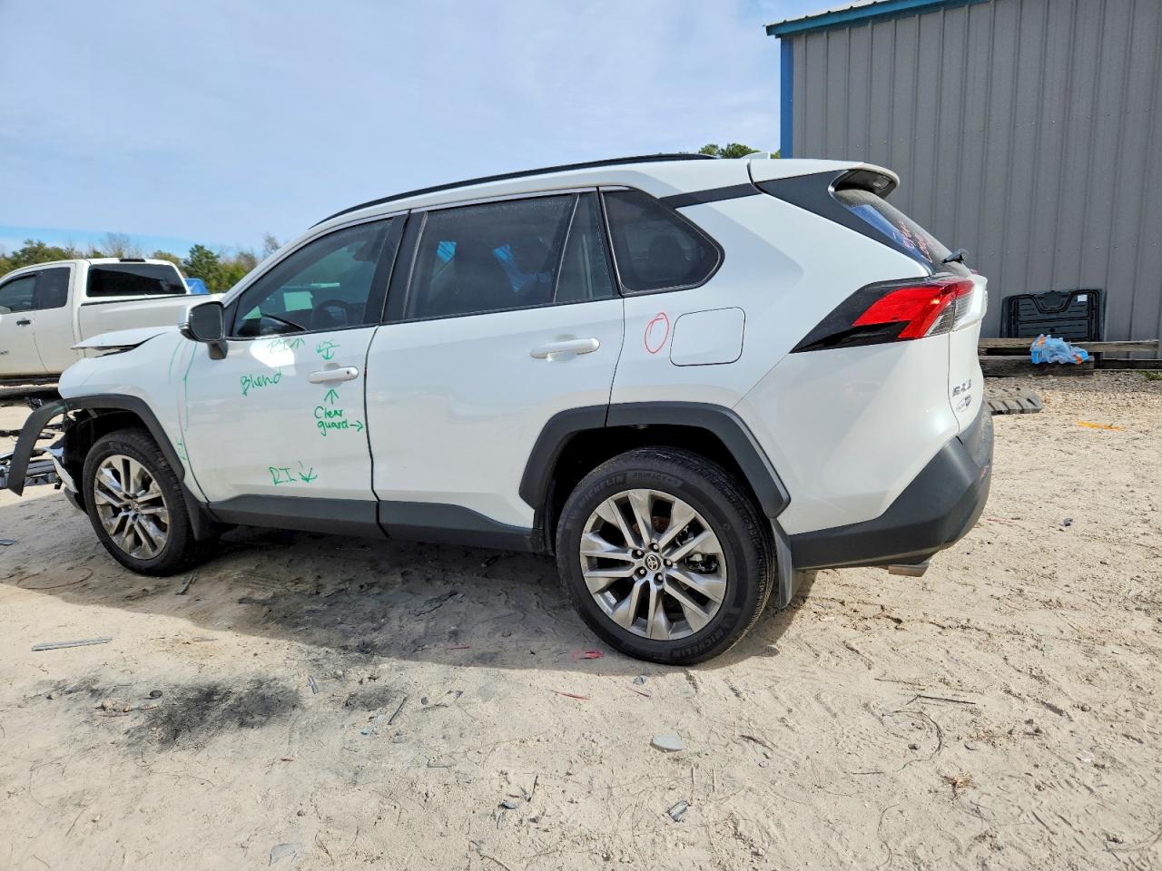 2024 TOYOTA RAV4 XLE PREMIUM photo 2