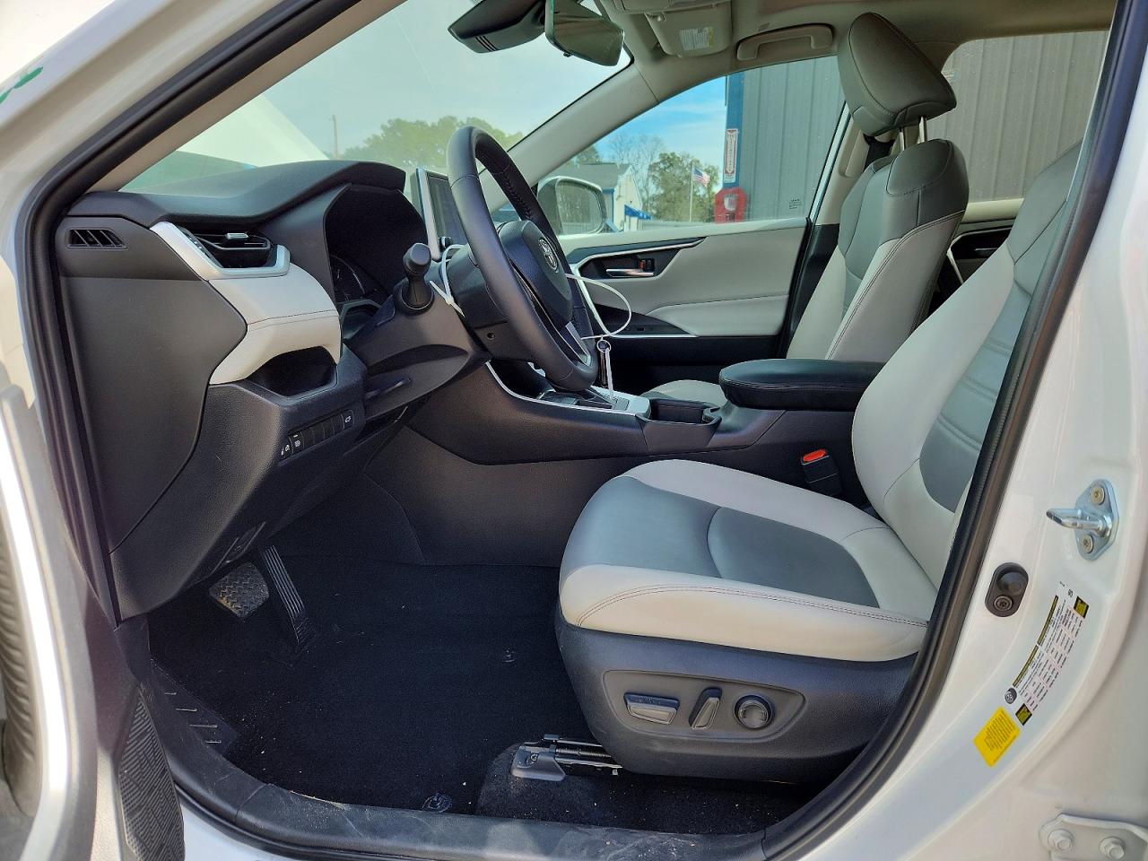 2024 TOYOTA RAV4 XLE PREMIUM photo 7