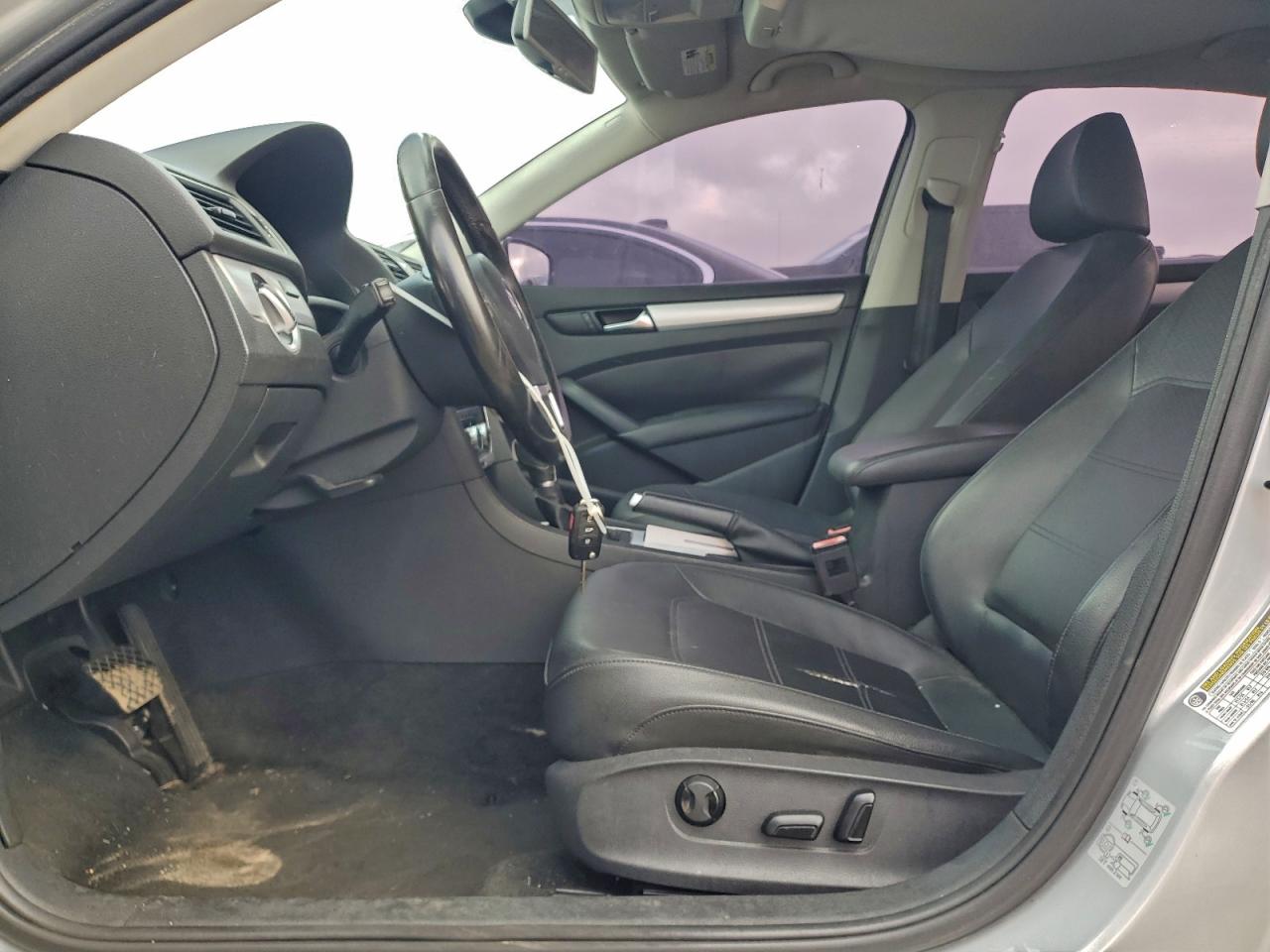 2012 VOLKSWAGEN PASSAT SE photo 7