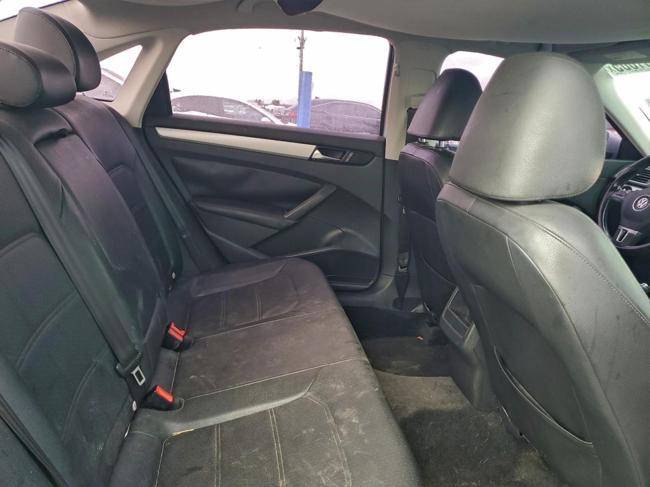 2012 VOLKSWAGEN PASSAT SE photo 10
