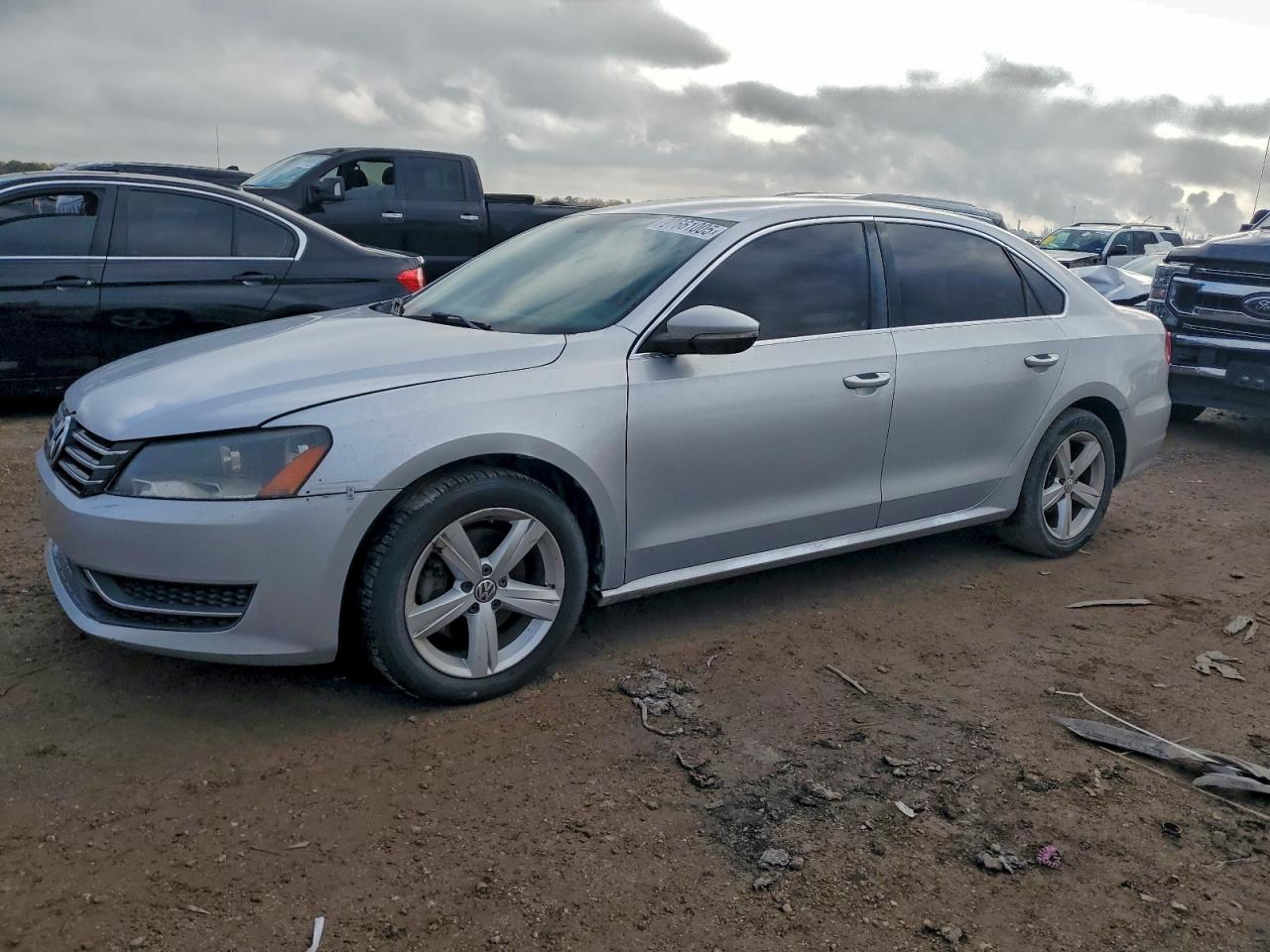 2012 VOLKSWAGEN PASSAT