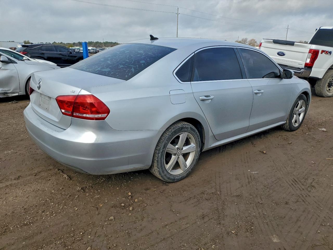 2012 VOLKSWAGEN PASSAT SE photo 3