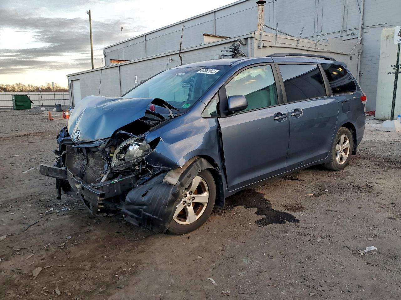 2014 TOYOTA SIENNA