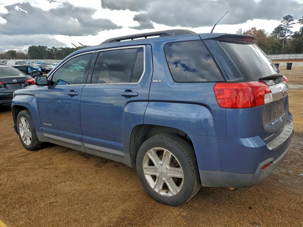 2012 GMC TERRAIN SLT photo 2