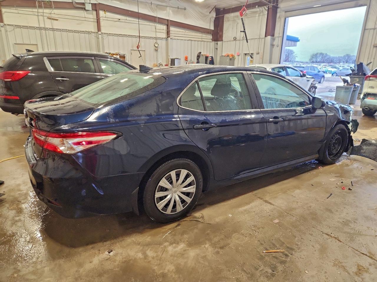 2019 TOYOTA CAMRY LE photo 7