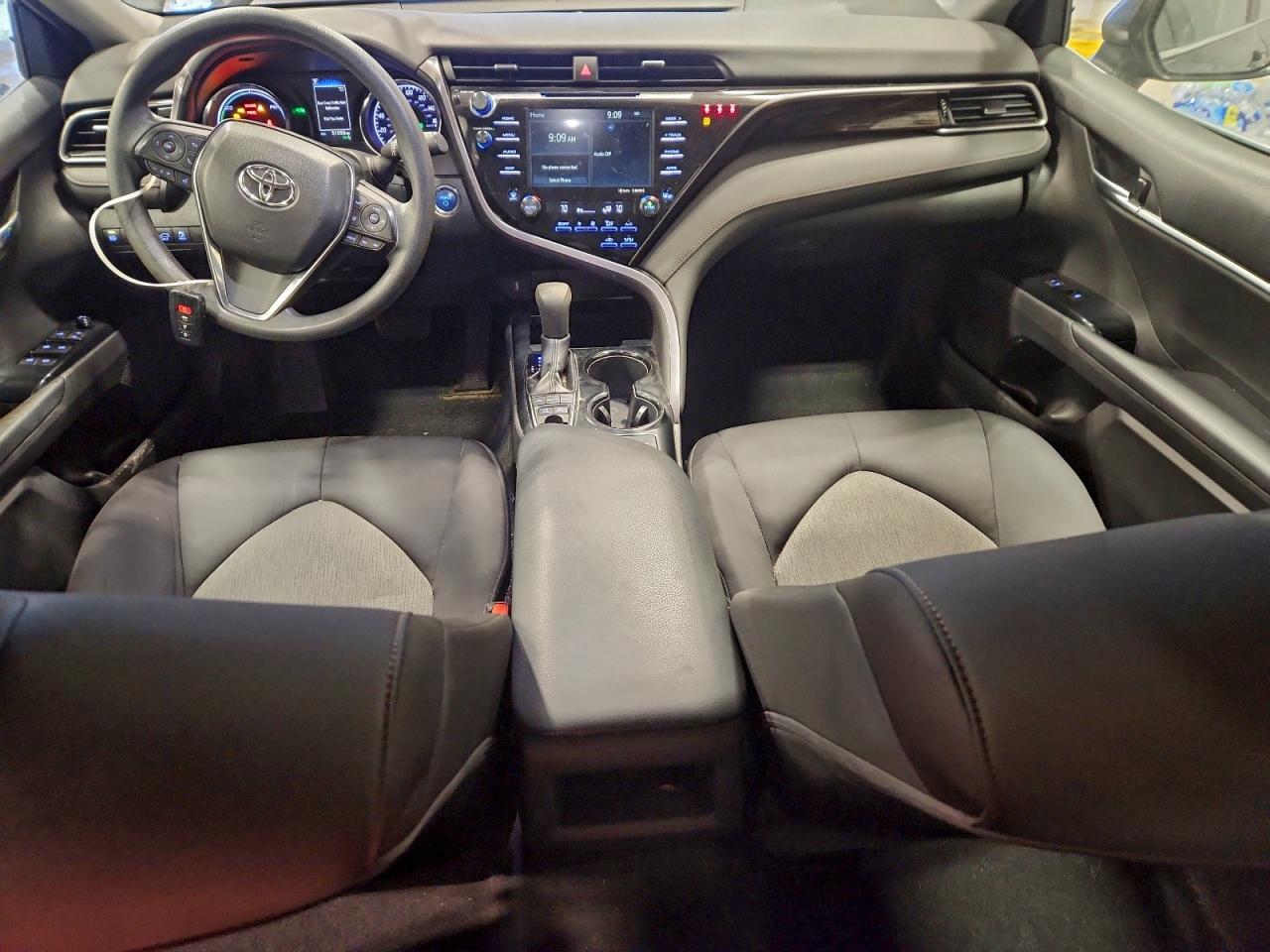 2019 TOYOTA CAMRY LE photo 22
