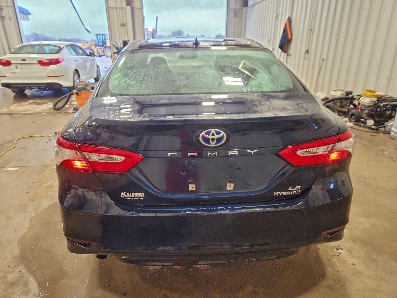 2019 TOYOTA CAMRY LE photo 16