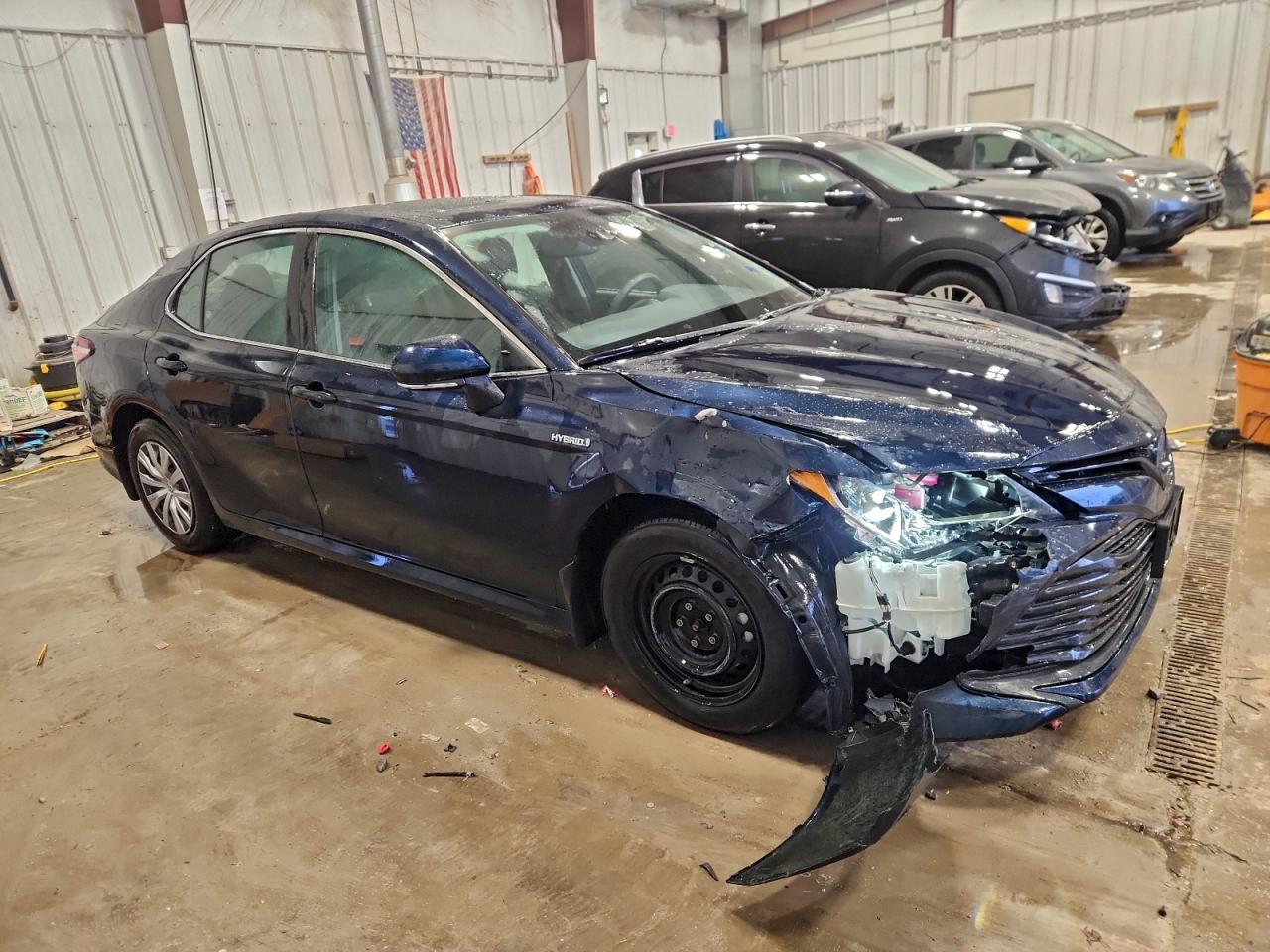 2019 TOYOTA CAMRY LE photo 10