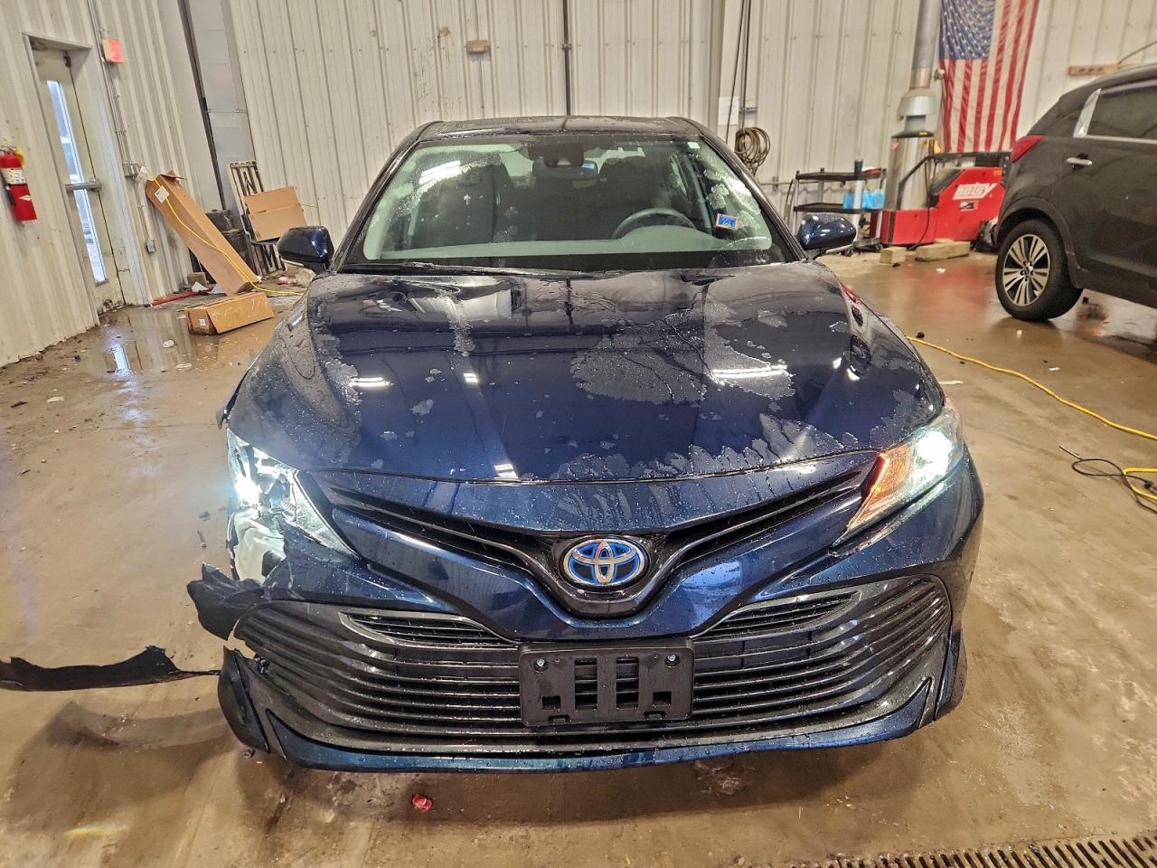 2019 TOYOTA CAMRY LE photo 13
