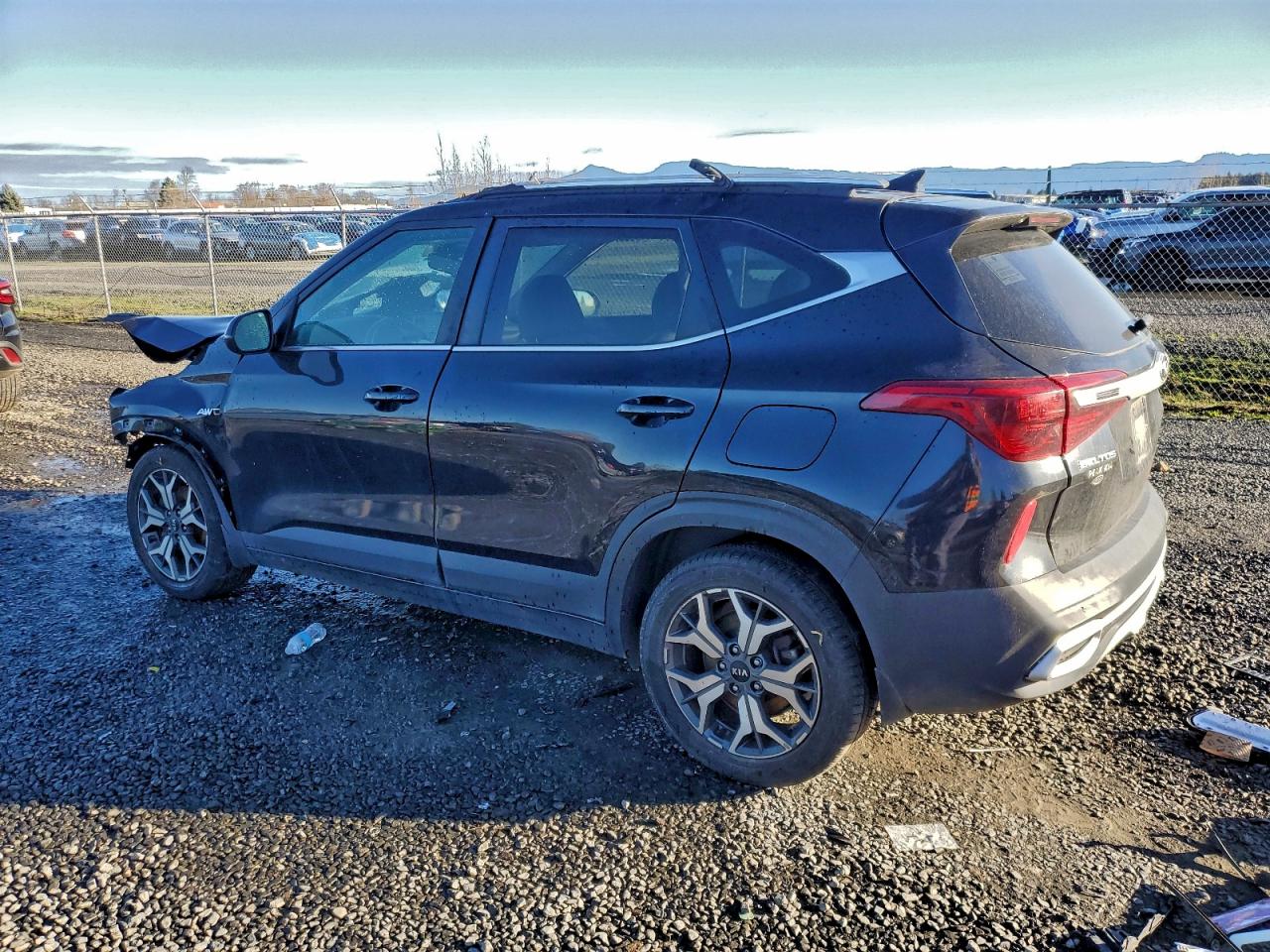 2021 KIA SELTOS EX photo 2