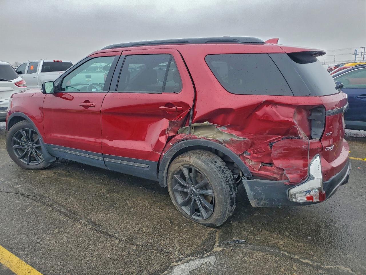 2017 FORD EXPLORER XLT photo 2