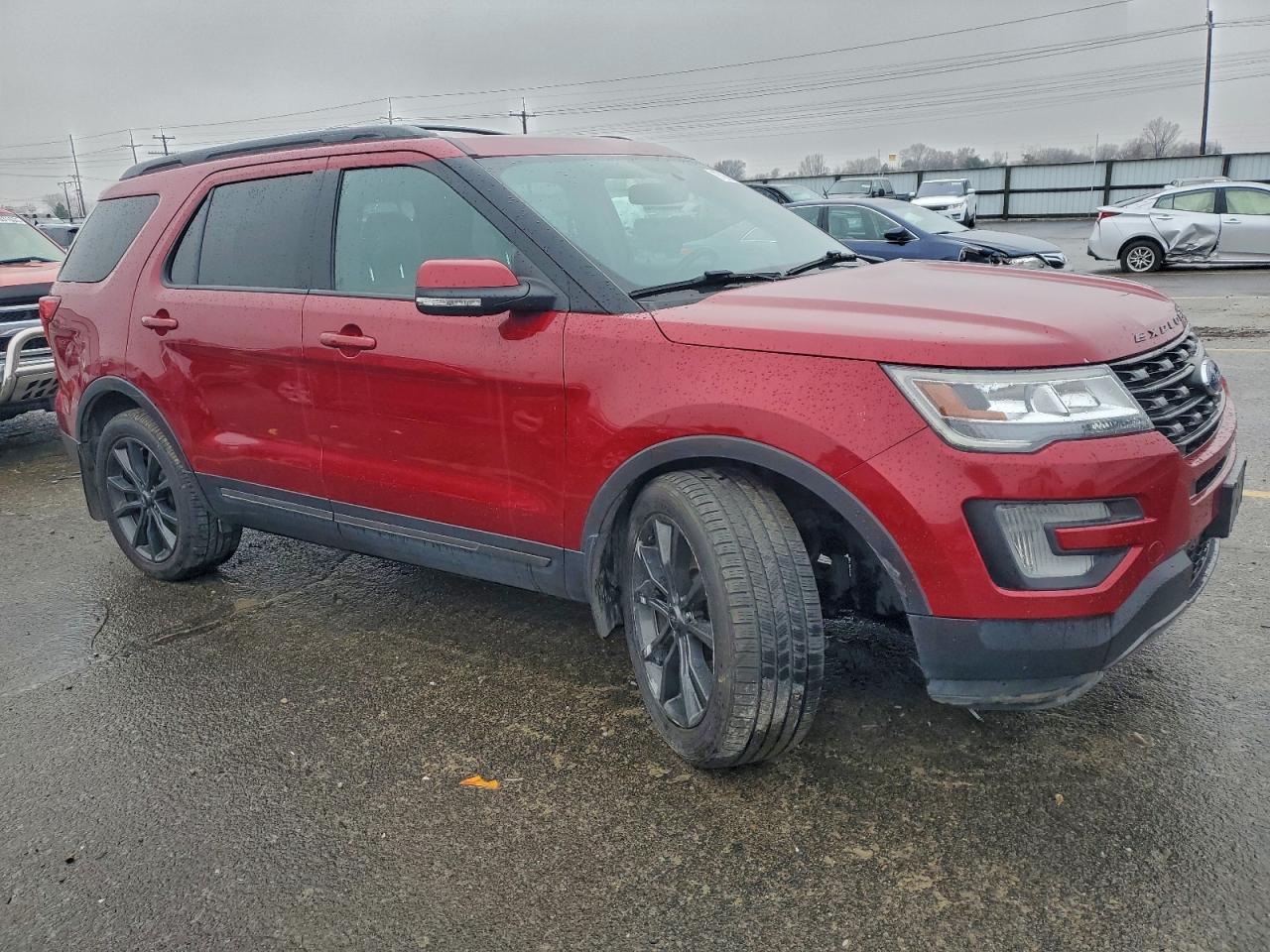 2017 FORD EXPLORER XLT photo 4