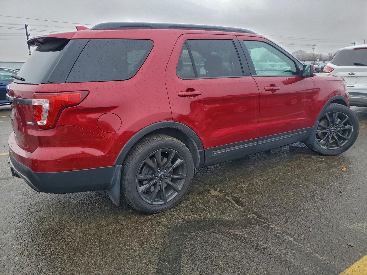 2017 FORD EXPLORER XLT photo 3