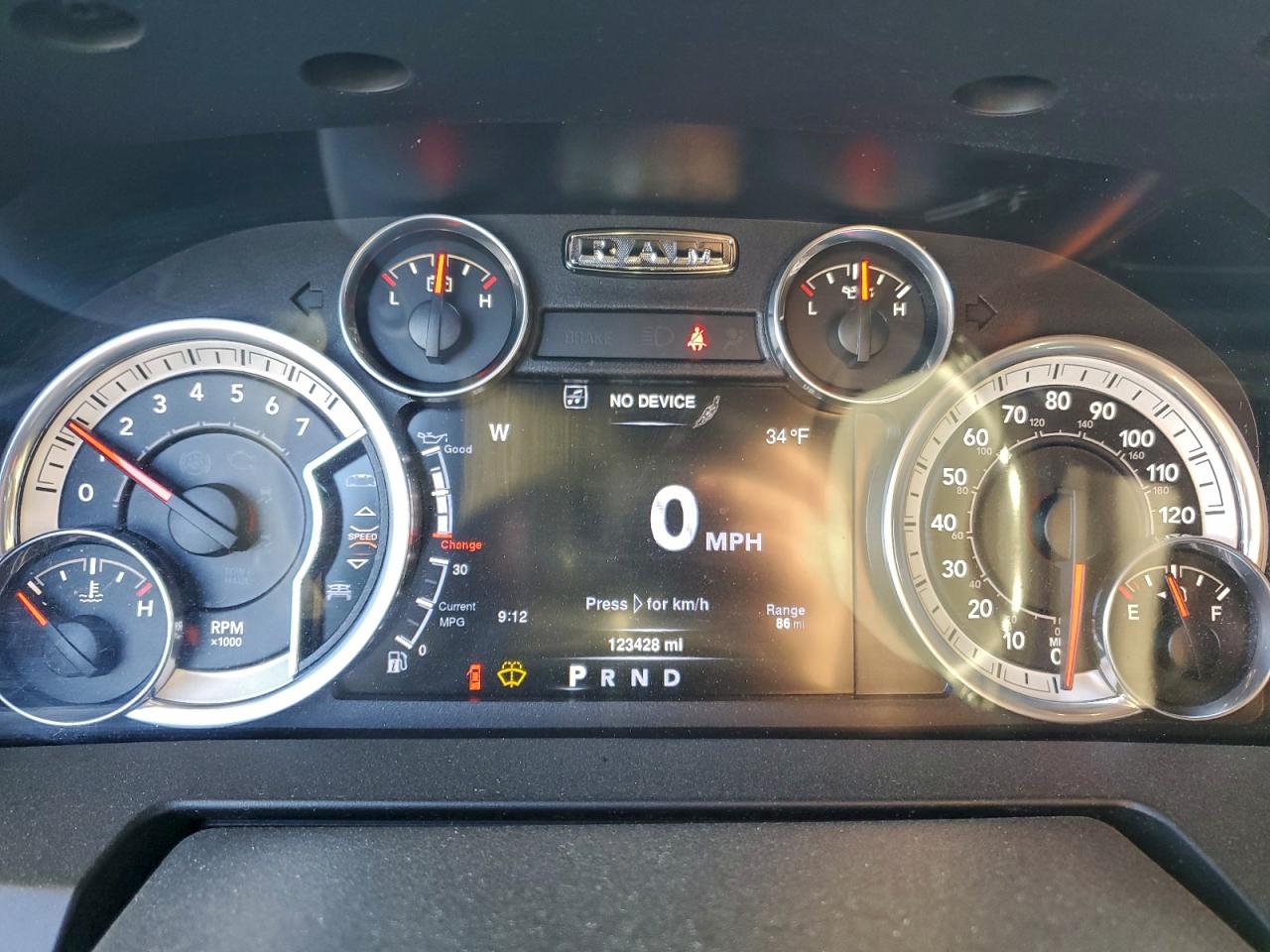 2016 RAM 1500 SPORT photo 9