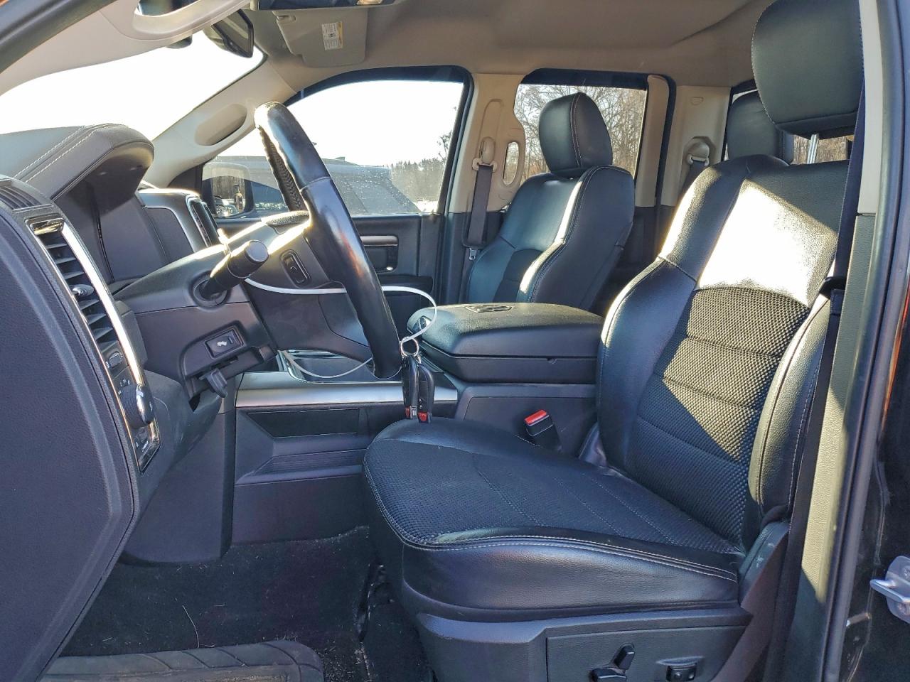 2016 RAM 1500 SPORT photo 7