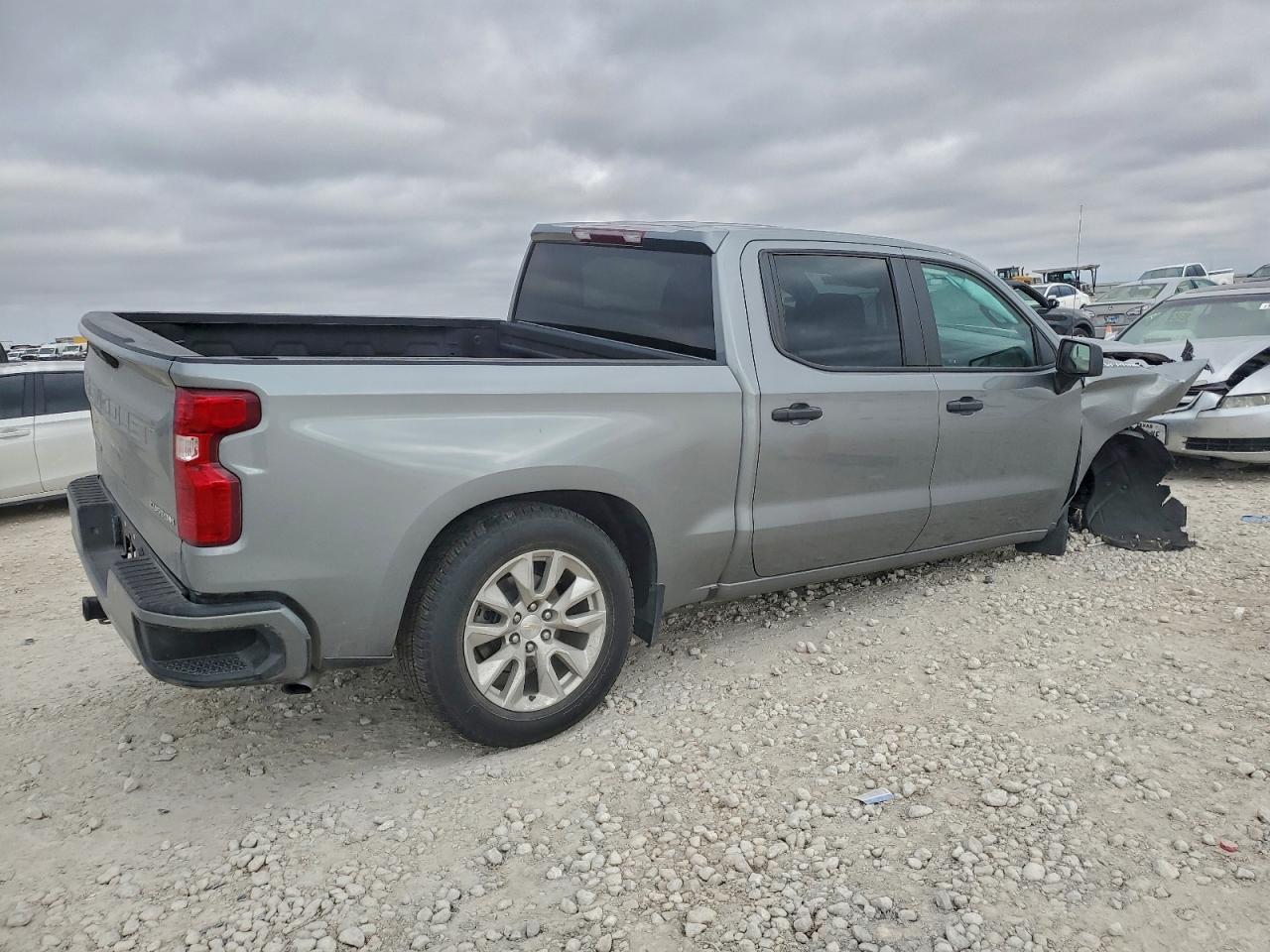 2023 CHEVROLET SILVERADO C1500 CUSTOM photo 3