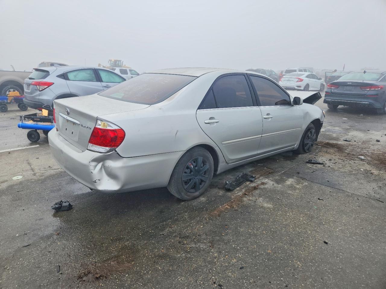 2006 TOYOTA CAMRY LE photo 3