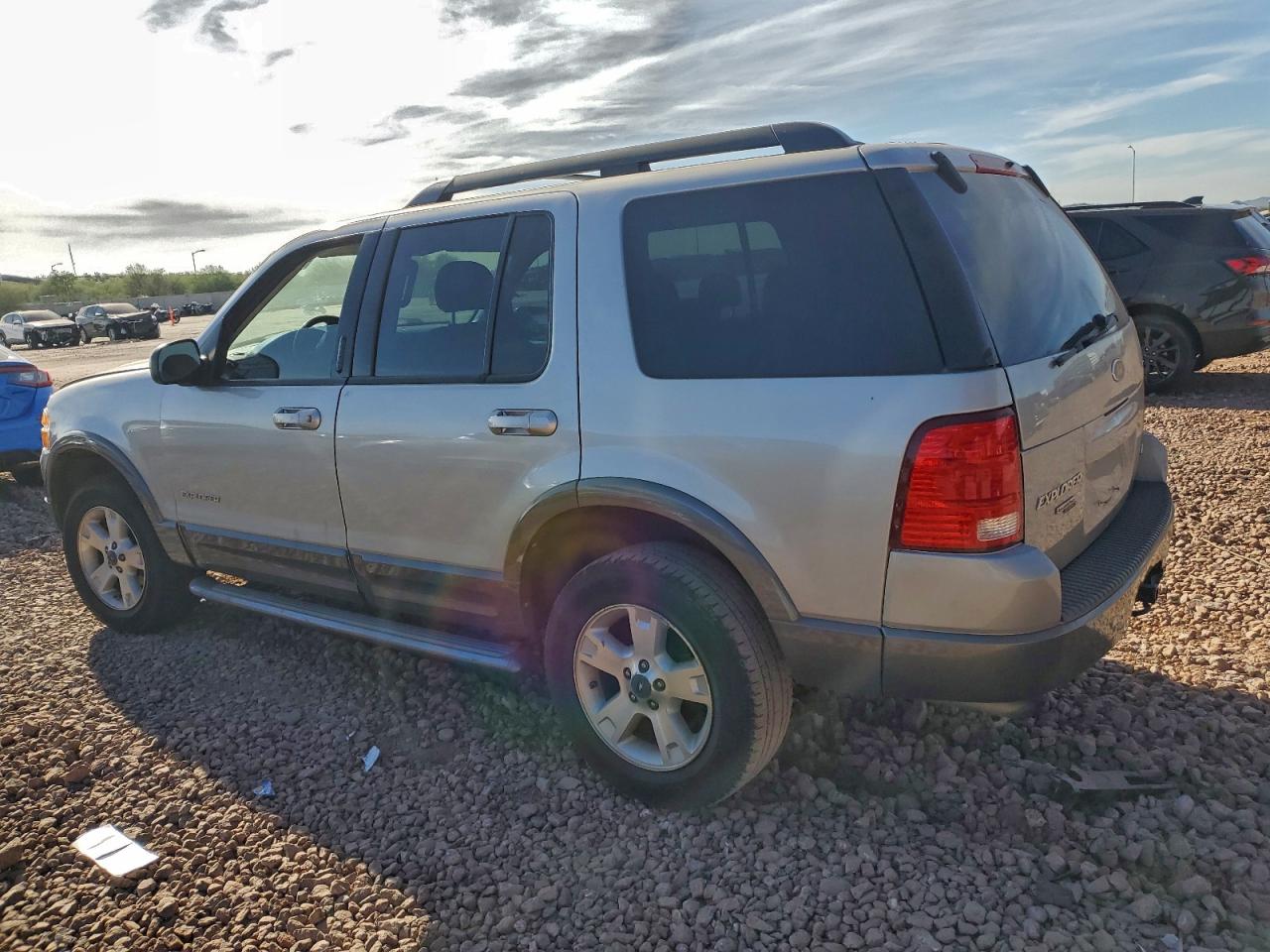 2005 FORD EXPLORER XLT photo 2