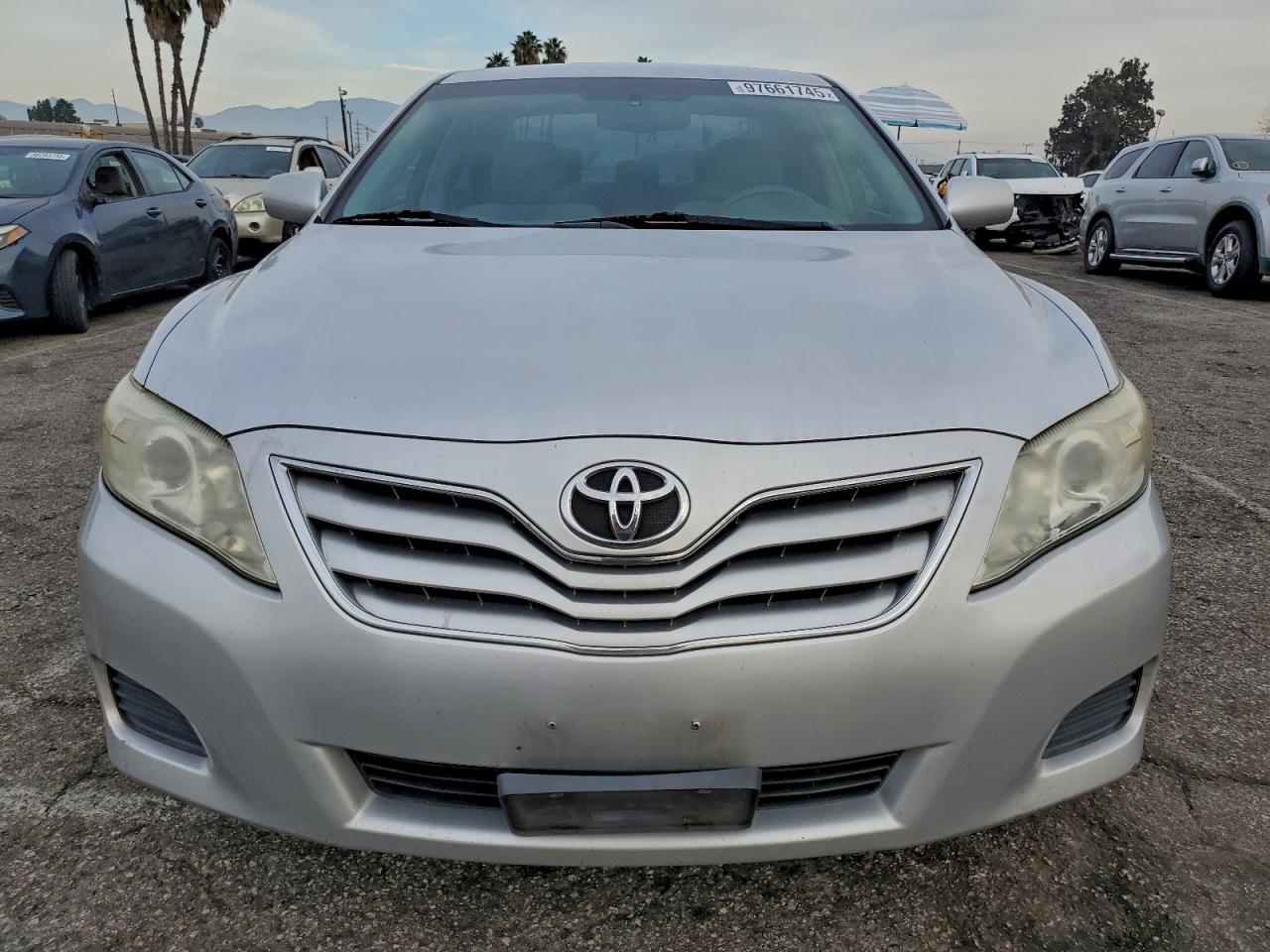2011 TOYOTA CAMRY BASE photo 5