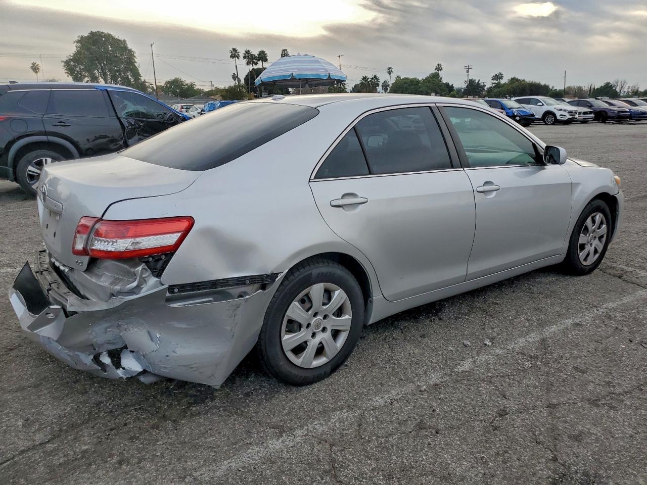 2011 TOYOTA CAMRY BASE photo 3