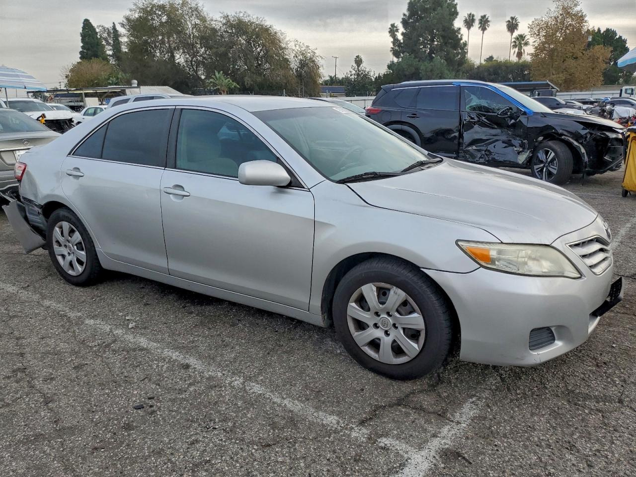 2011 TOYOTA CAMRY BASE photo 4