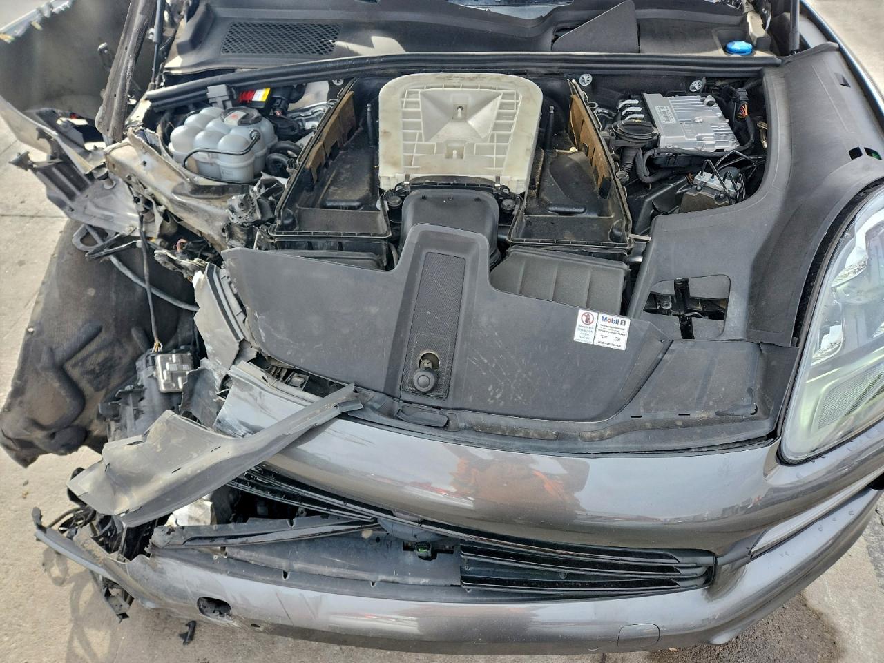 2019 PORSCHE CAYENNE S photo 23