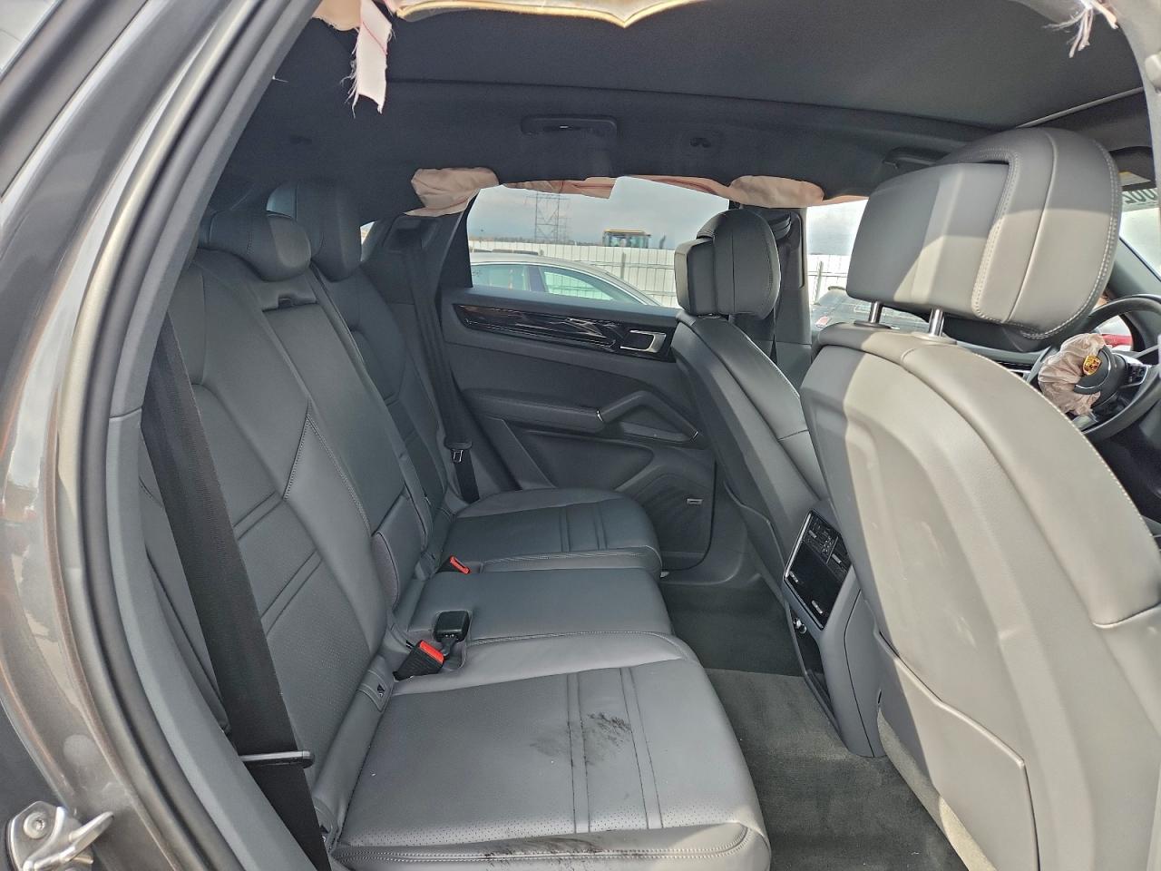2019 PORSCHE CAYENNE S photo 21