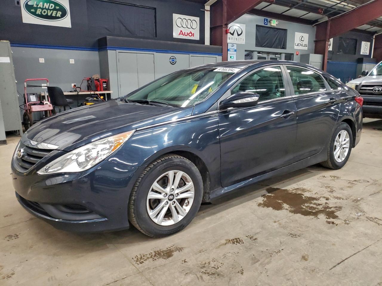 2014 HYUNDAI SONATA GLS — MINOR DENT/SCRATCHES damage — photo 1