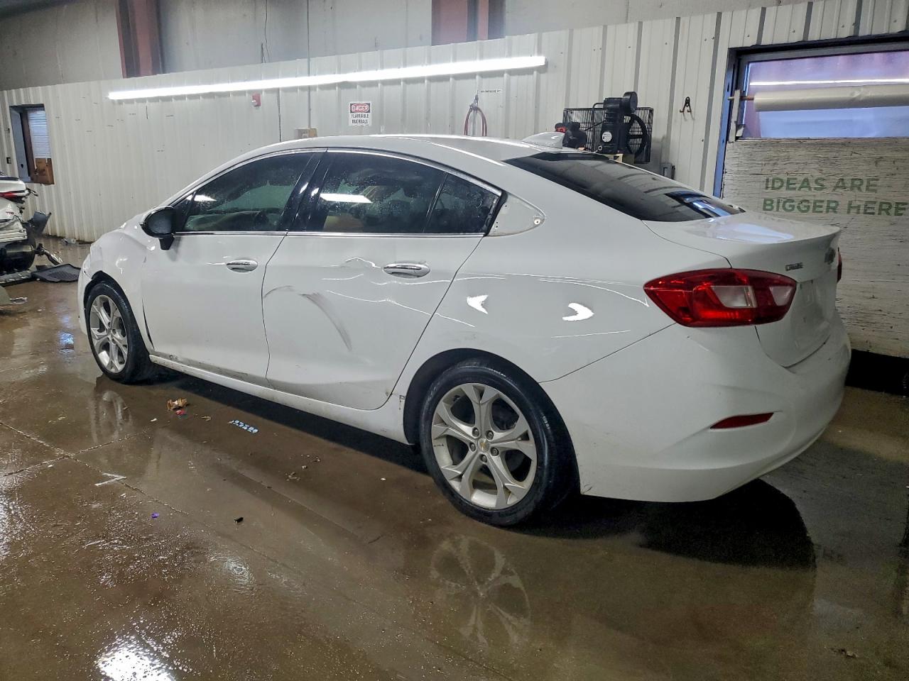 2016 CHEVROLET CRUZE PREMIER photo 2