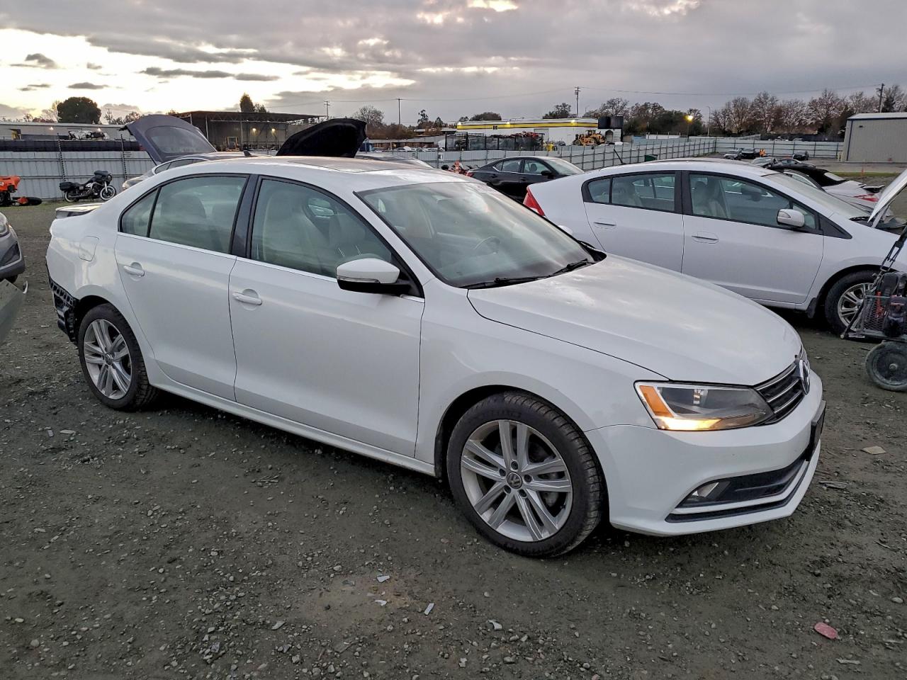 2015 VOLKSWAGEN JETTA TDI photo 4