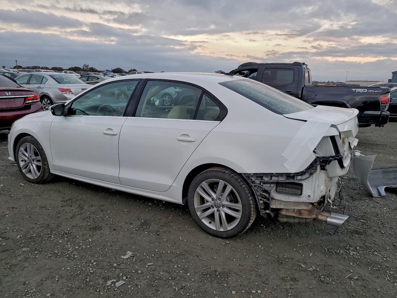 2015 VOLKSWAGEN JETTA TDI photo 2