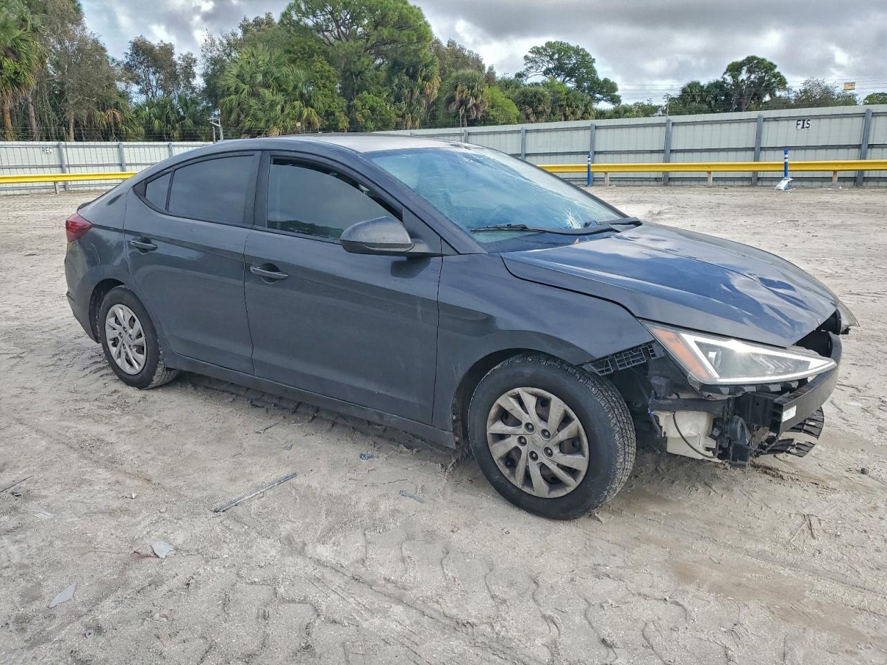 2020 HYUNDAI ELANTRA SE photo 4