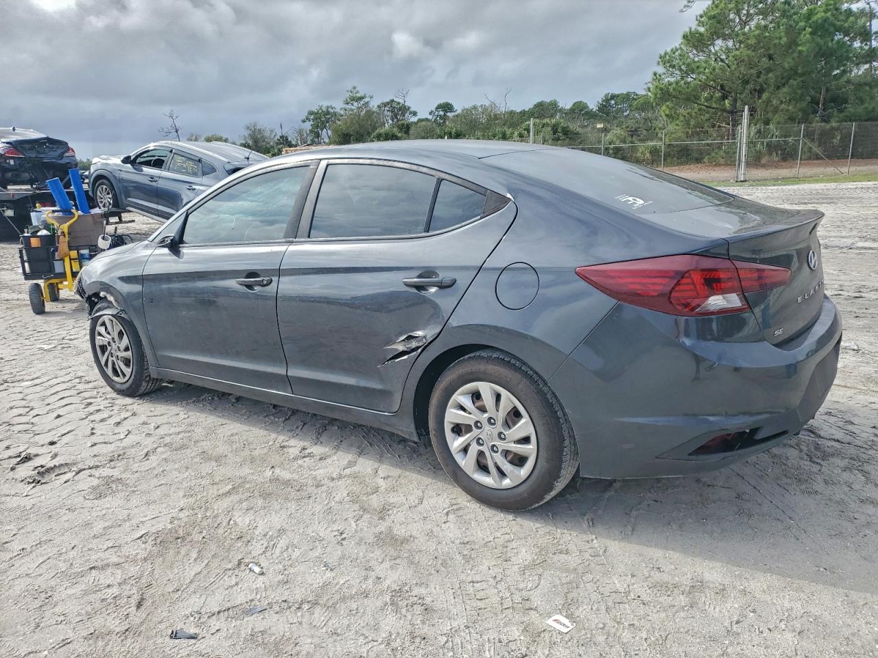 2020 HYUNDAI ELANTRA SE photo 2