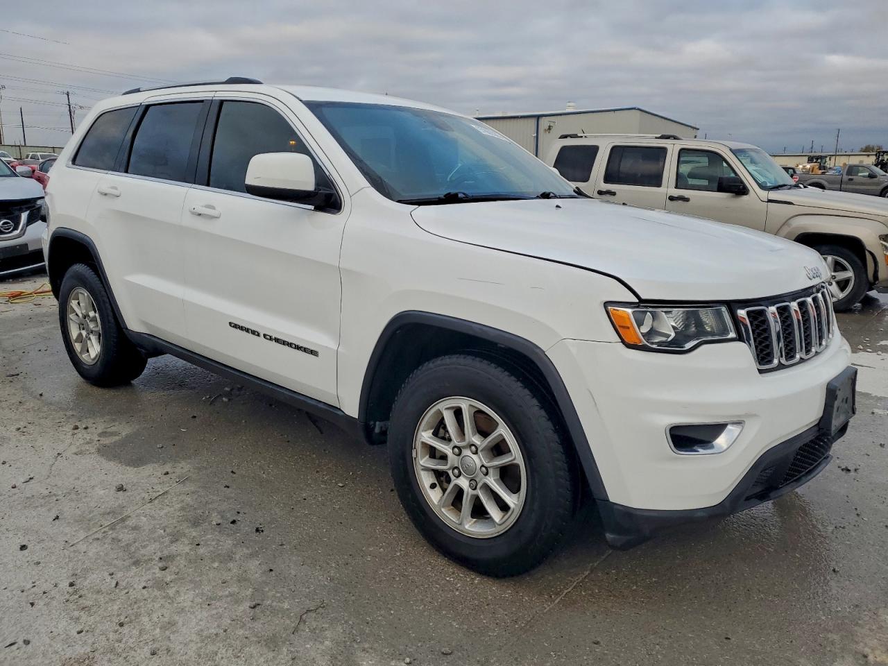 2019 JEEP GRAND CHEROKEE LAREDO photo 4