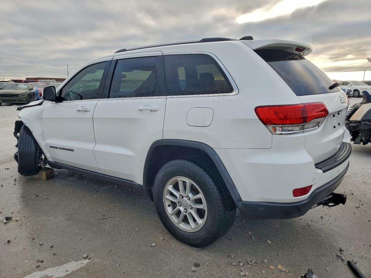 2019 JEEP GRAND CHEROKEE LAREDO photo 2