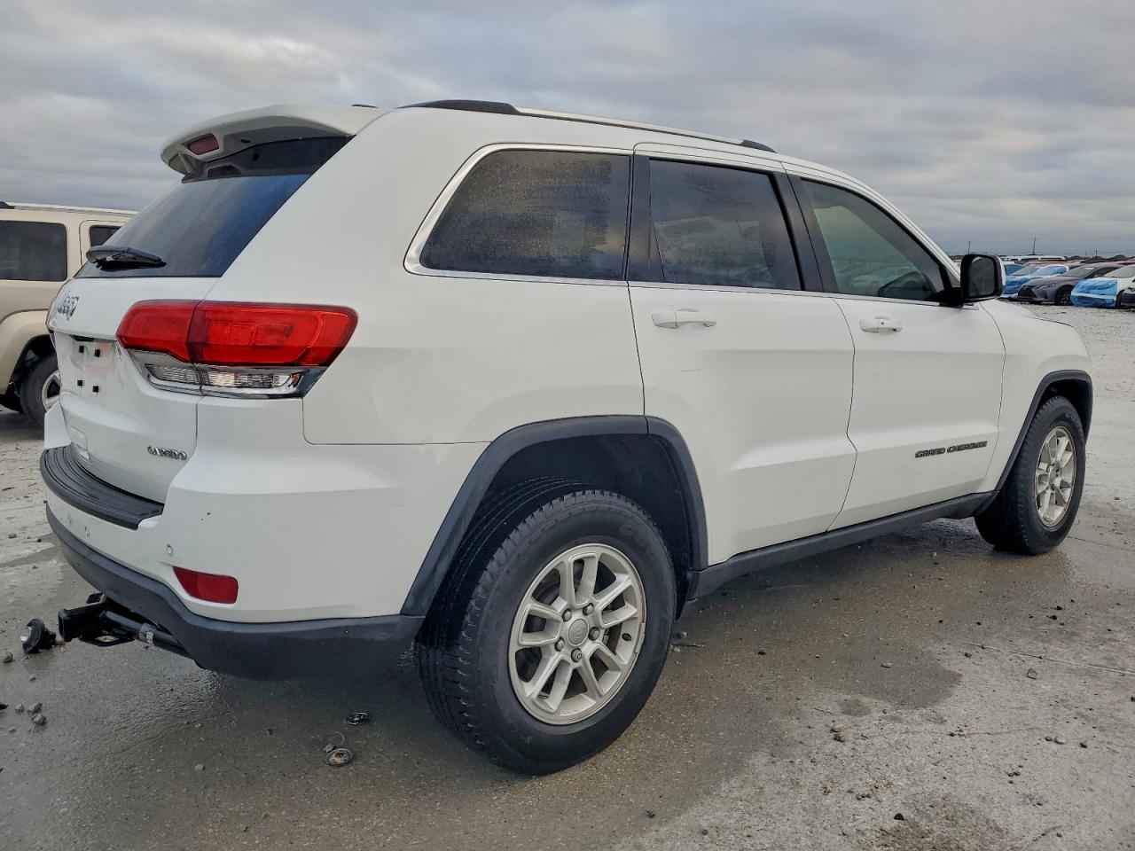 2019 JEEP GRAND CHEROKEE LAREDO photo 3
