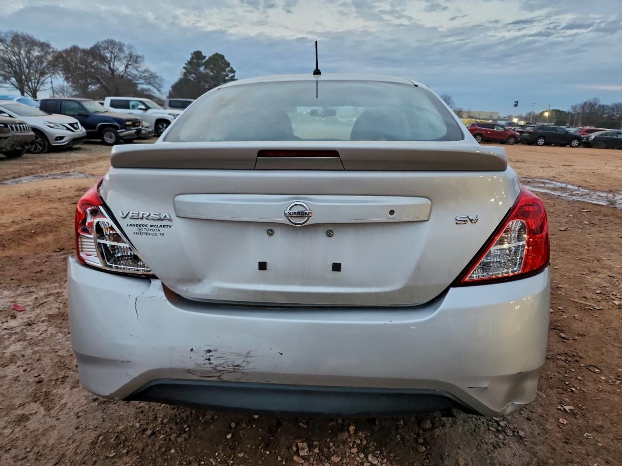 2018 NISSAN VERSA S photo 6