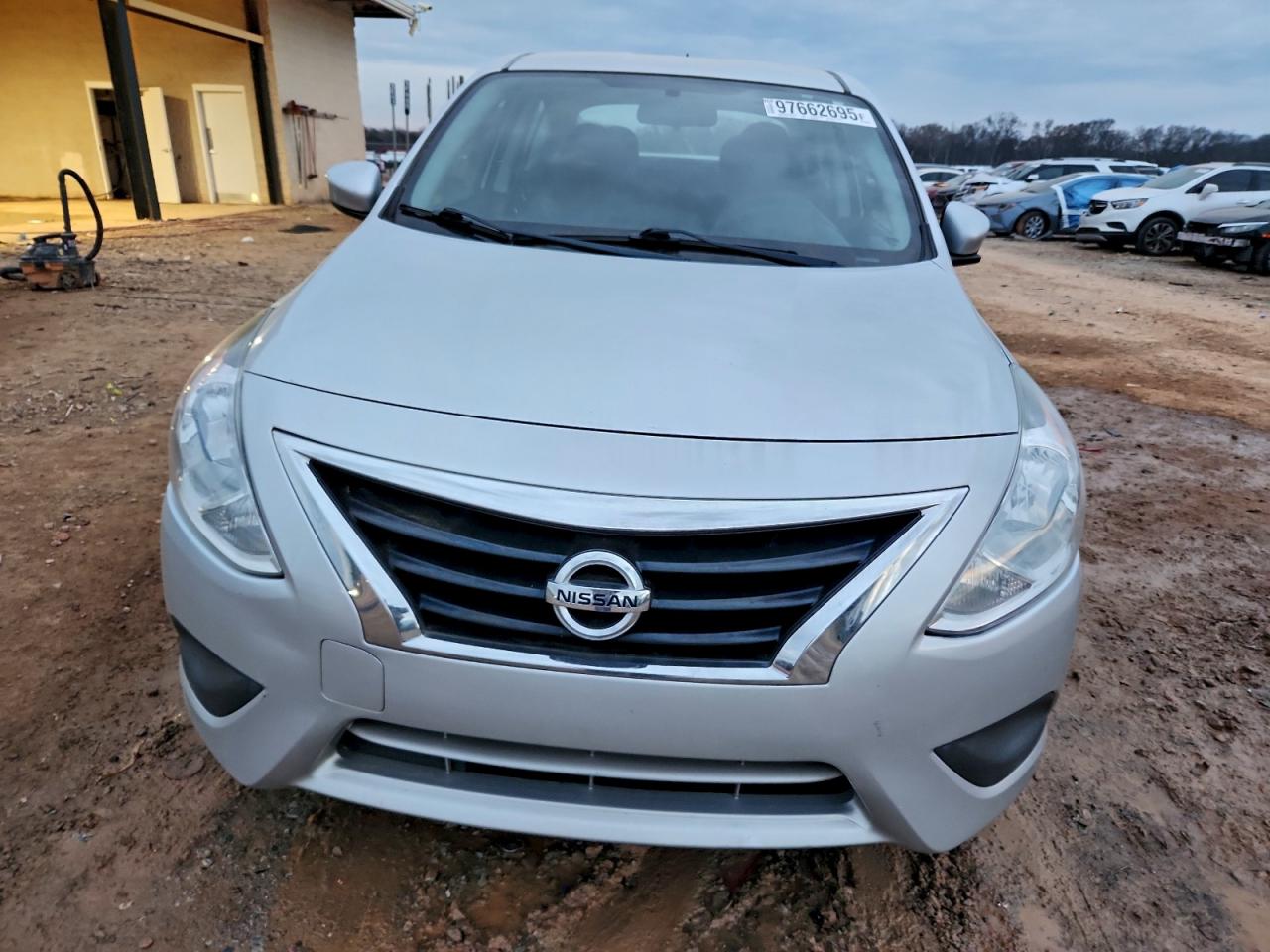 2018 NISSAN VERSA S photo 5